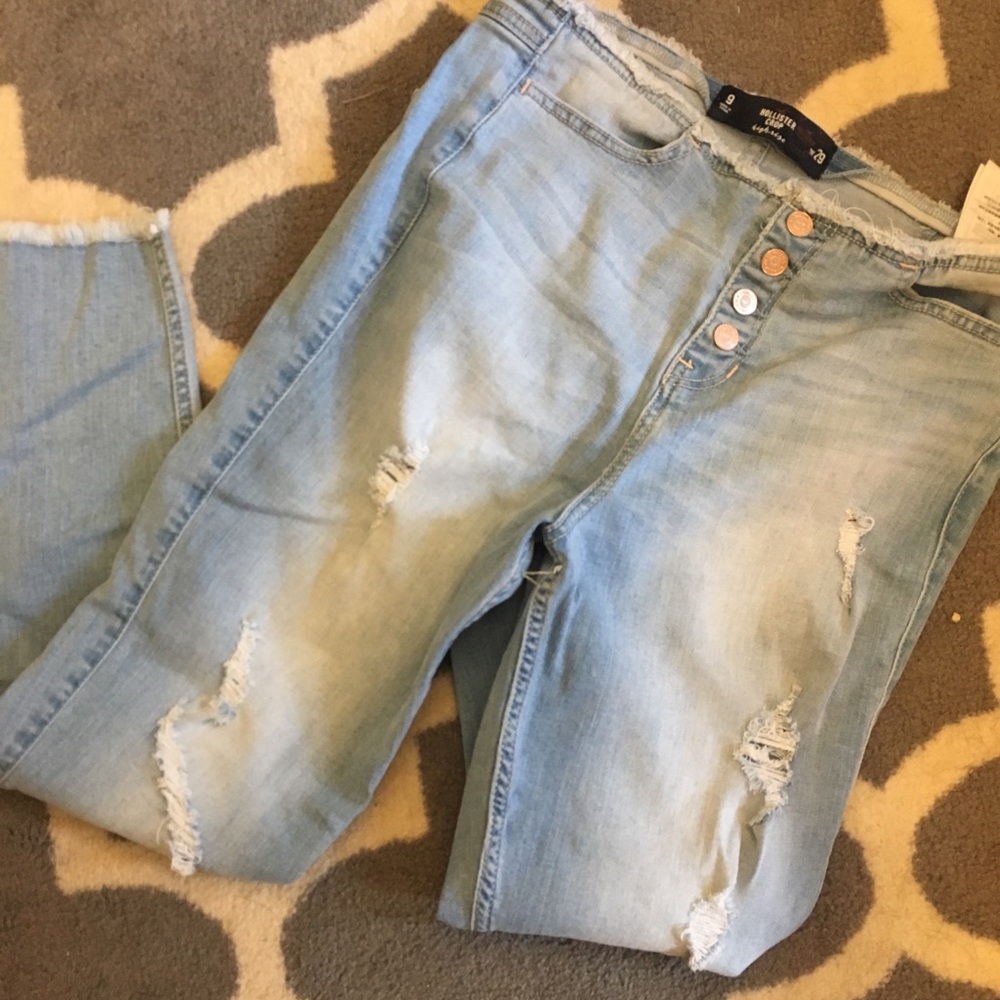 HIGH WAISTED HOLLISTER CROPS